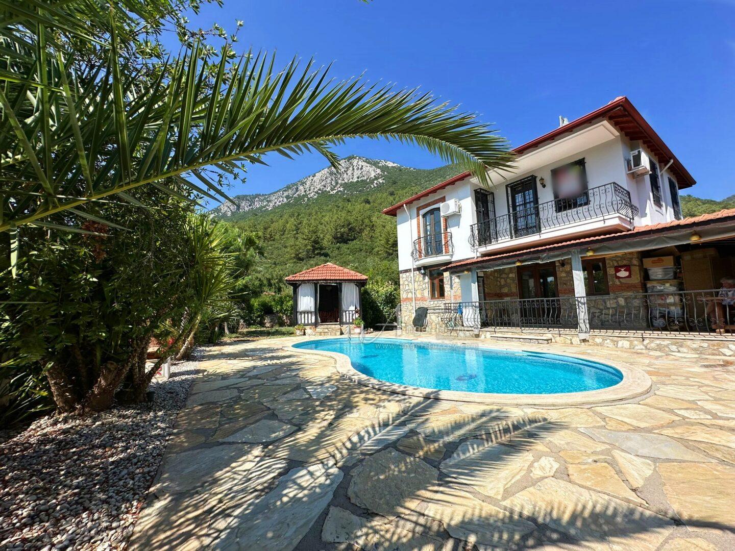 1-21 charming 3-bedroom private villa