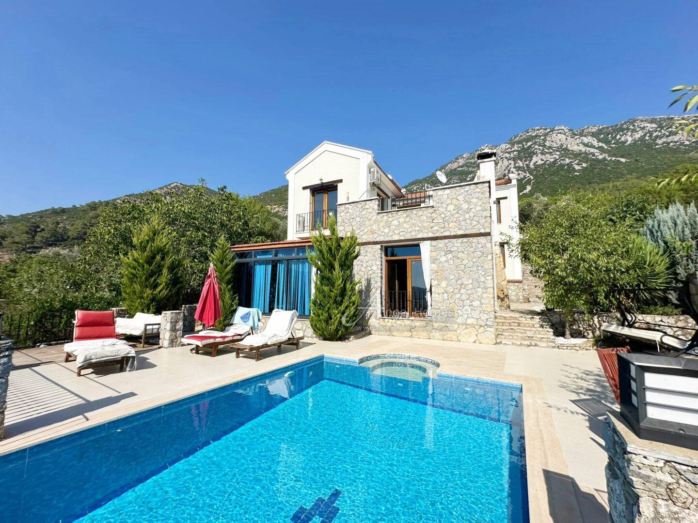 3 bedroom 2 bathroom villa in uzumlu