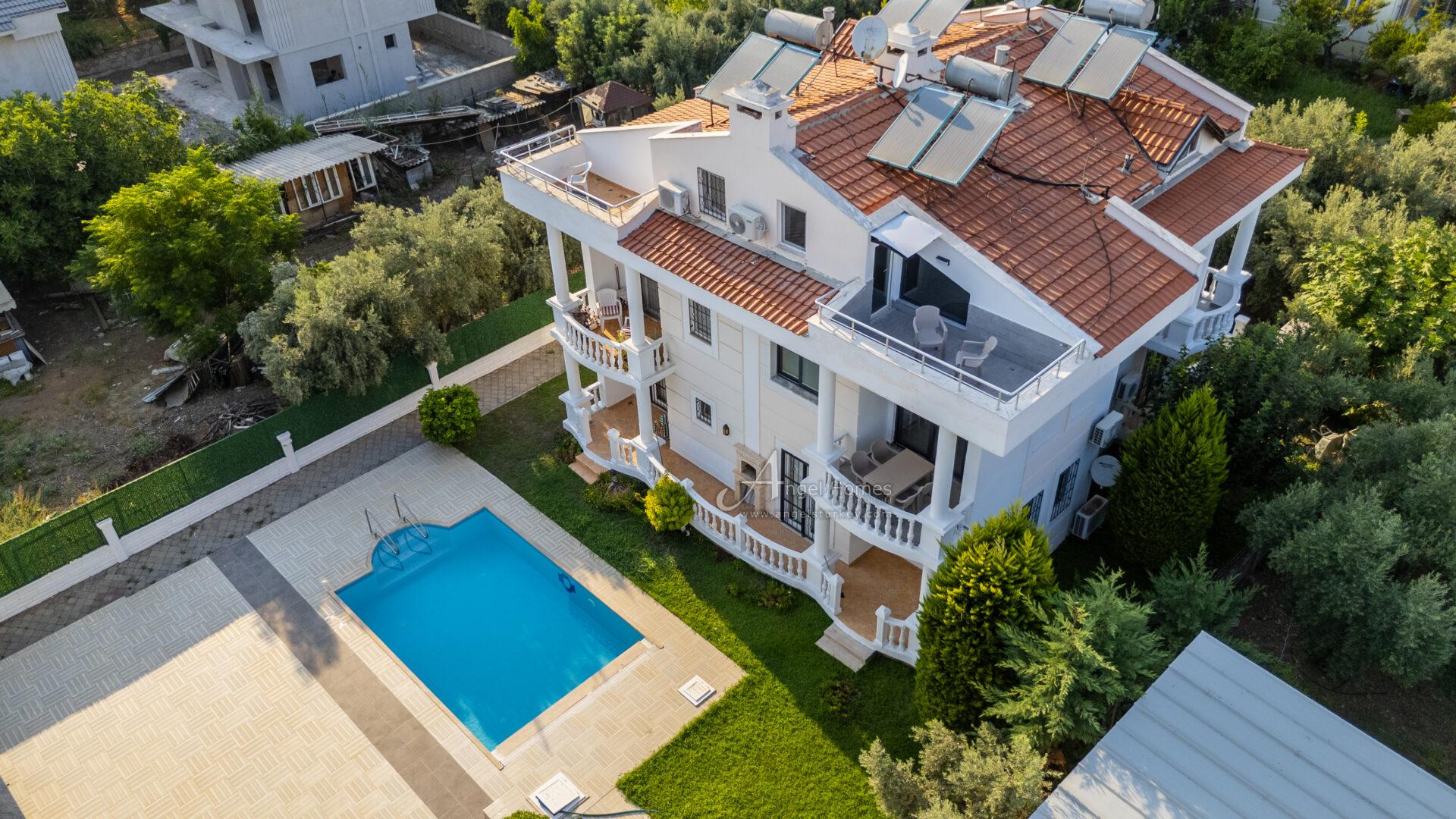 renovated 3-bed apartment in Calis