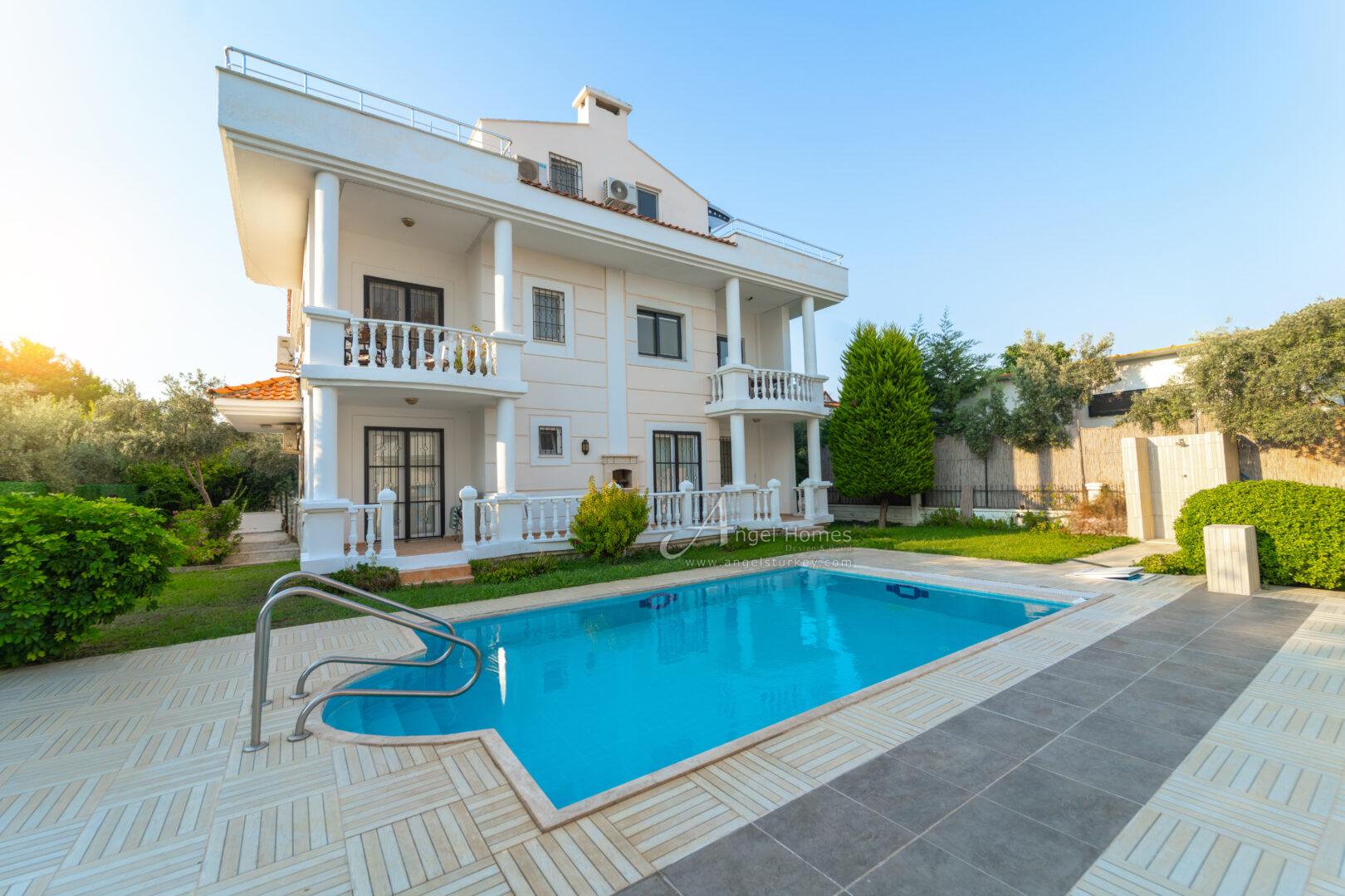 renovated 3-bed apartment in Calis