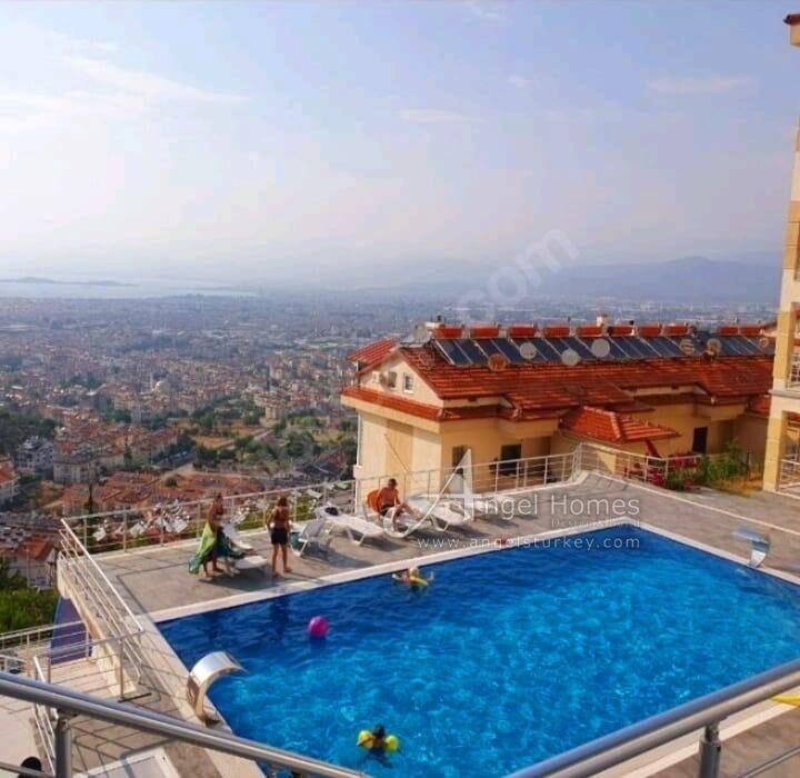 sea view 2-bed apartment