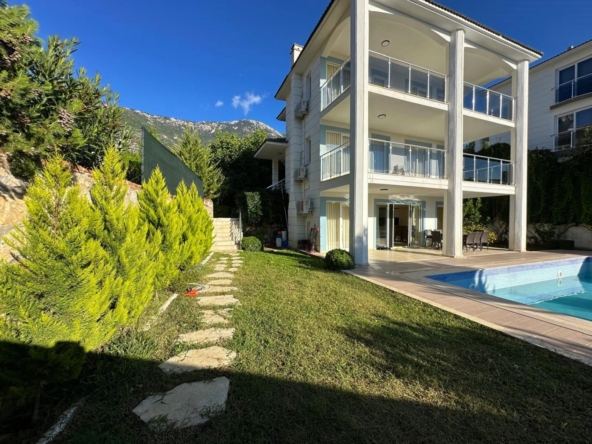 large 4-bedroom villa in Ovacik