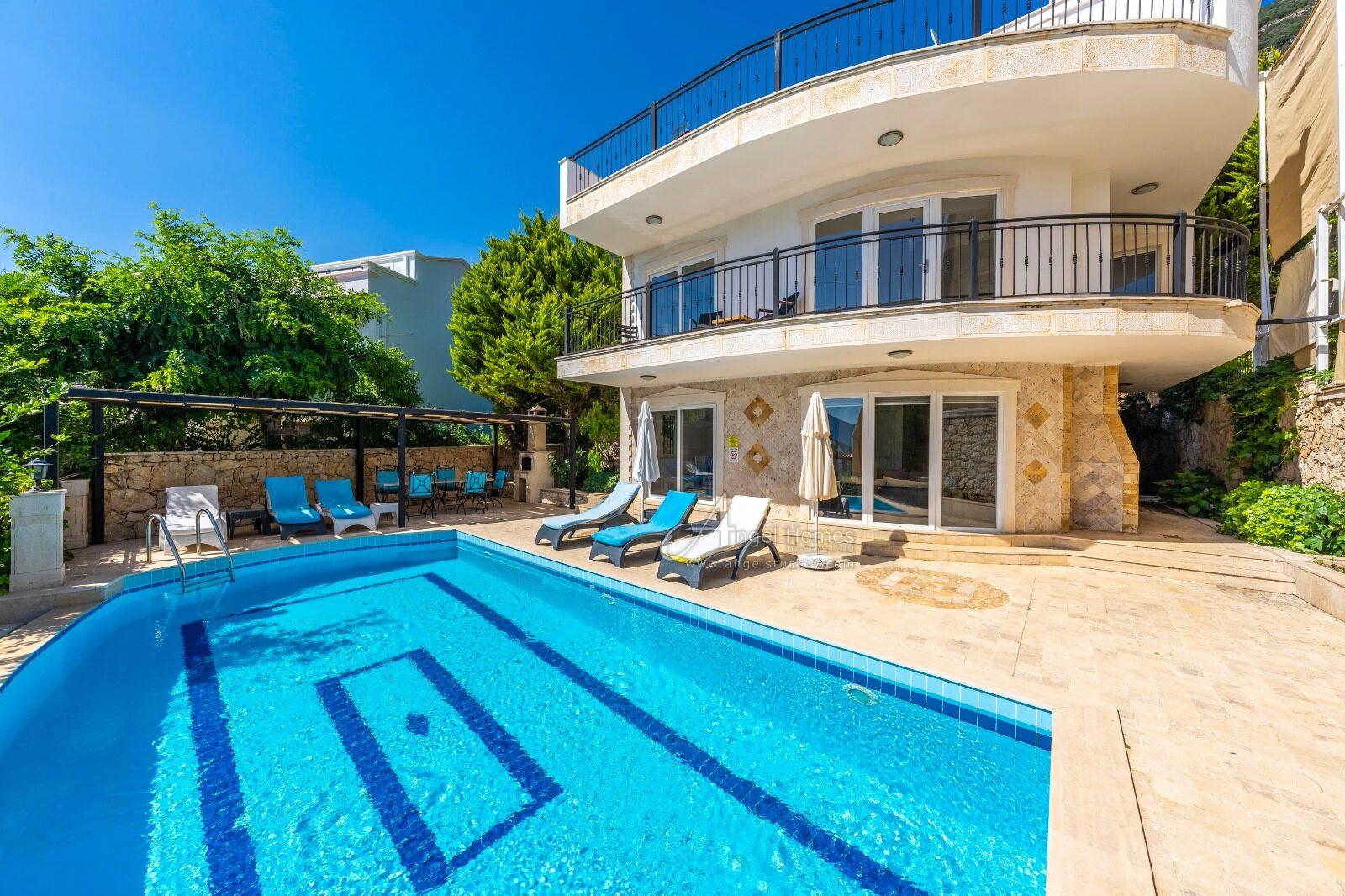 Furnished sea view villa for sale