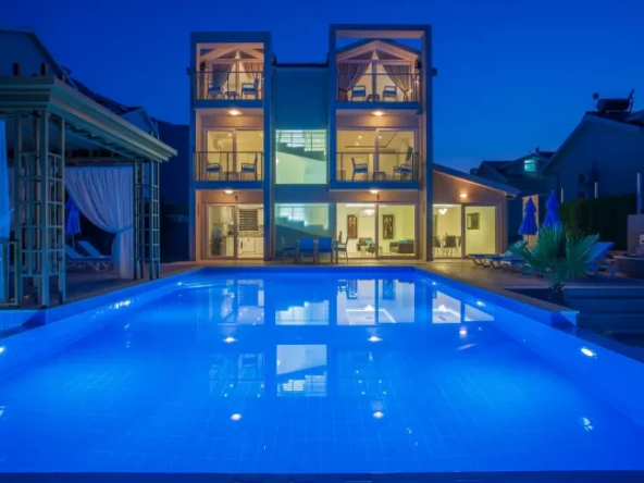 modern 4-bedroom villa