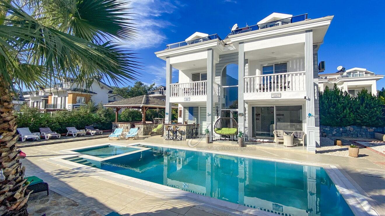 4-bed villa for sale in Hisaronu