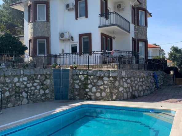 detached 3-bed villa in Kadikoy