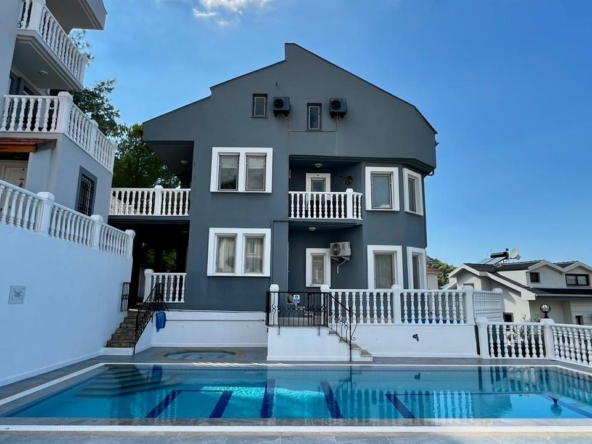 4-bed resale apartment