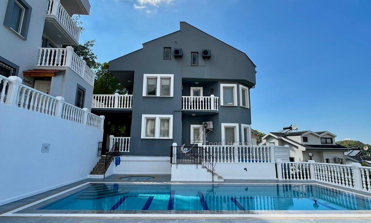 4-bed resale apartment