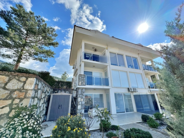 3-Bed upper duplex apartment