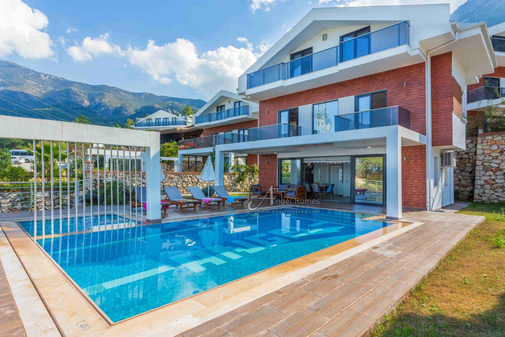 4-bed villa with a private pol in Ovacik