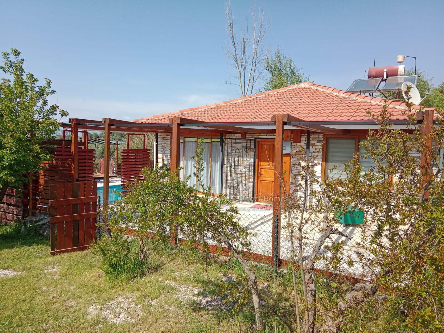 Bungalow with annex Kadikoy