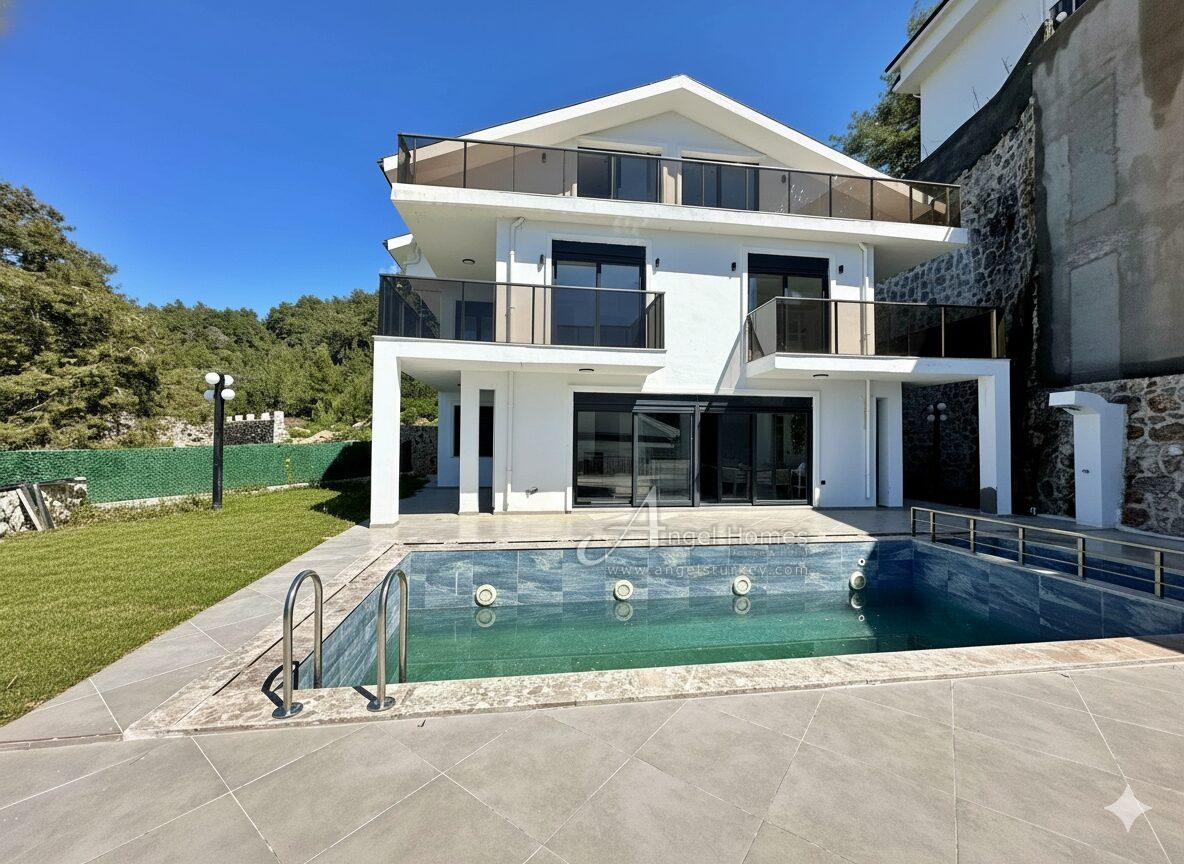 luxury 4-bed sea view villa