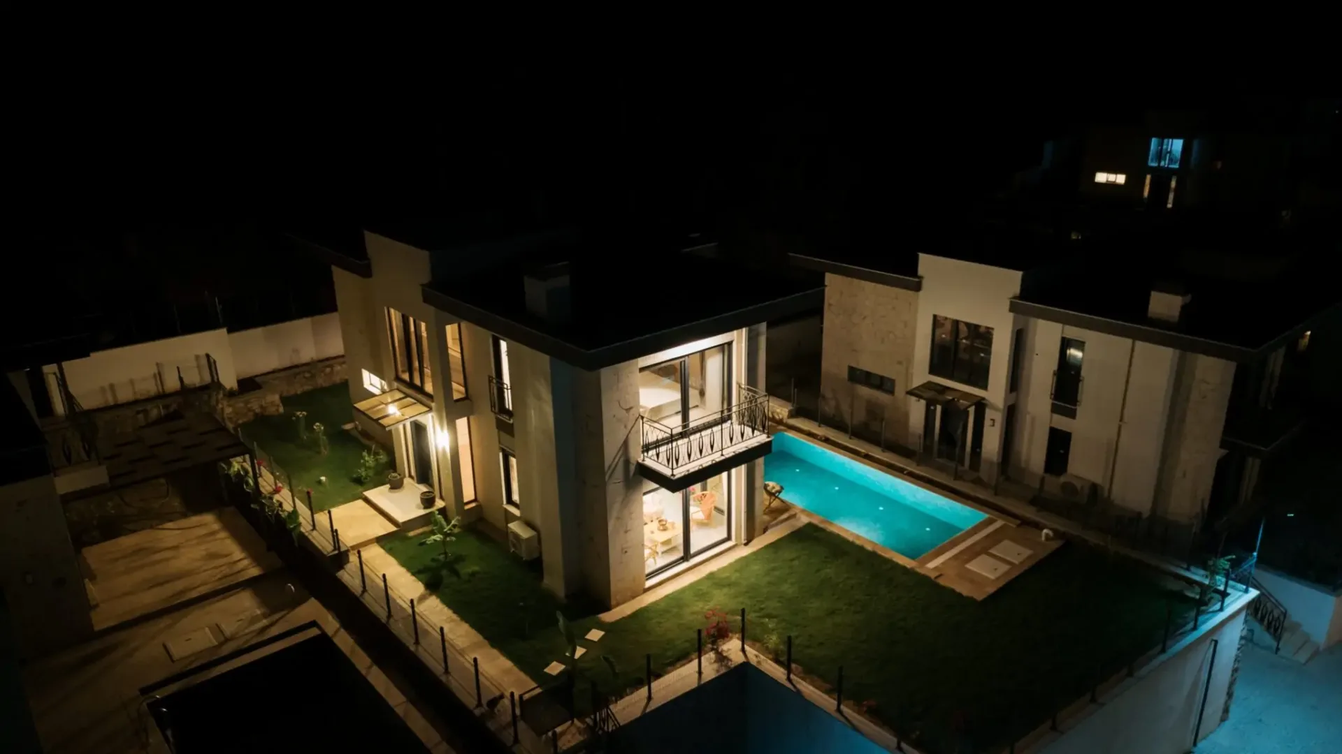new 4-bed villas