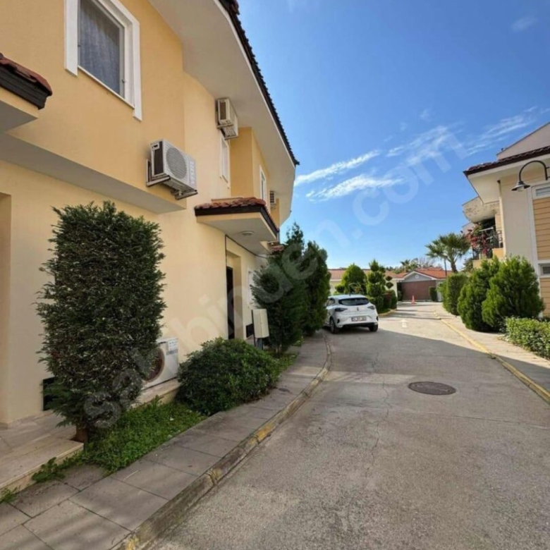 FURNISHED 3-BED TRIPLEX TOWNHOUSE IN YANIKLAR – A Site With Many Amenities