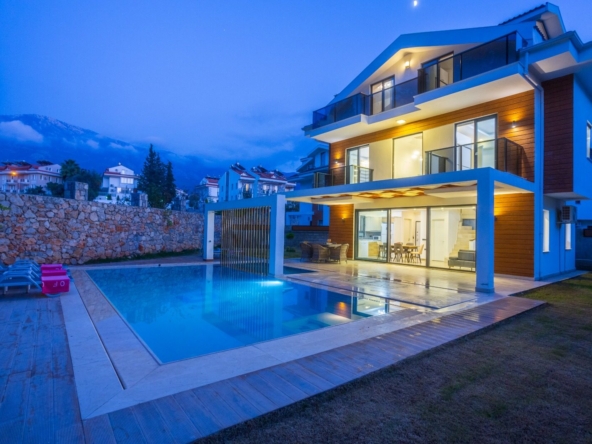 furnished 4-bed villa in Hisaronu