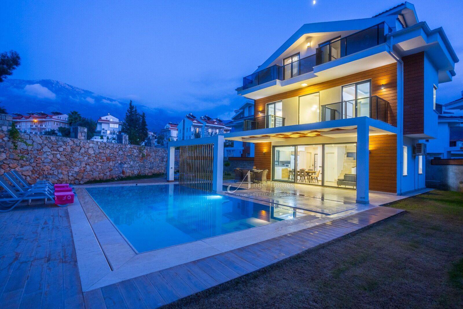furnished 4-bed villa in Hisaronu