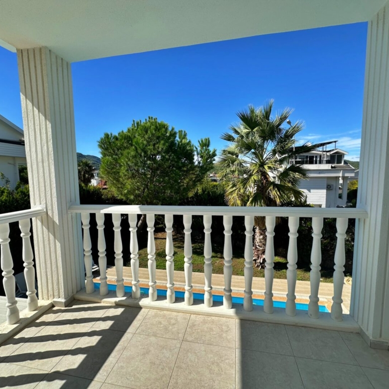 MODERN 4-BED VILLA IN LOWER OVACIK – Furnished, Pool & Parking