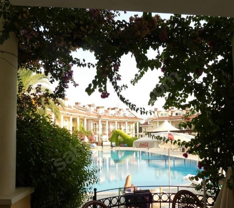 FURNISHED 3-BED TRIPLEX TOWNHOUSE IN YANIKLAR – A Site With Many Amenities