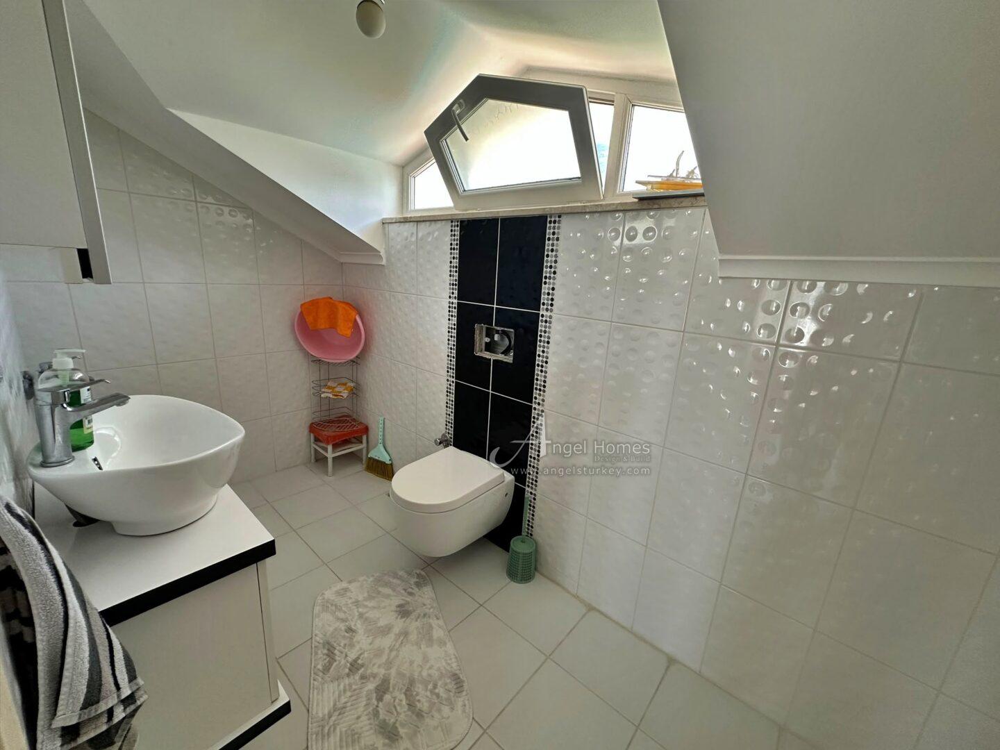 MODERN 4-BED VILLA IN LOWER OVACIK – Furnished, Pool & Parking