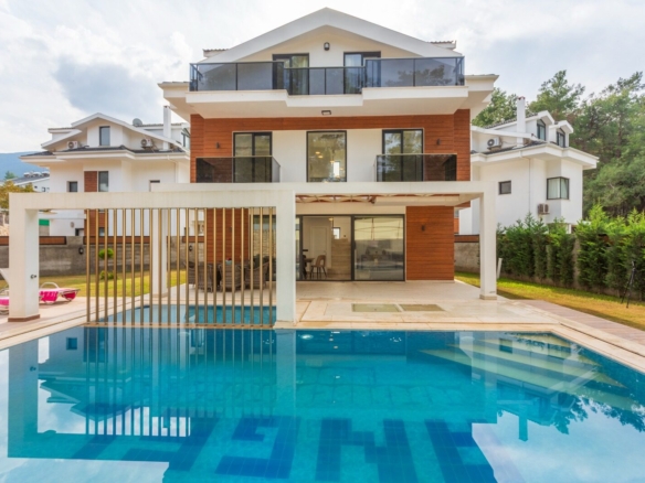 furnished 4-bed villa in Hisaronu