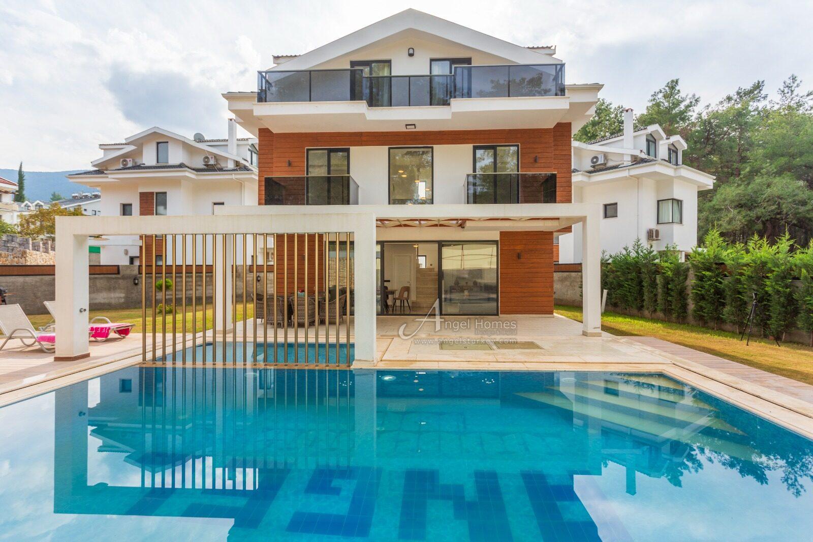 furnished 4-bed villa for sale in Hisaronu Hisarönü'nde mobilyalı 4 yatak odalı villa