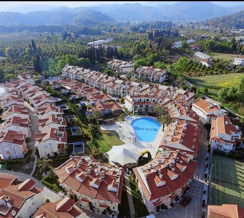FURNISHED 3-BED TRIPLEX TOWNHOUSE IN YANIKLAR – A Site With Many Amenities