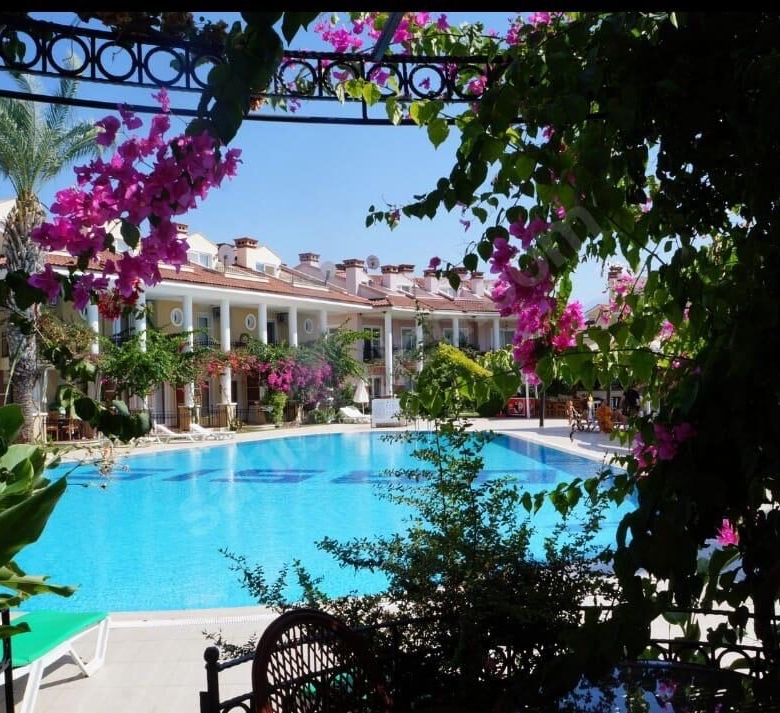 FURNISHED 3-BED TRIPLEX TOWNHOUSE IN YANIKLAR – A Site With Many Amenities
