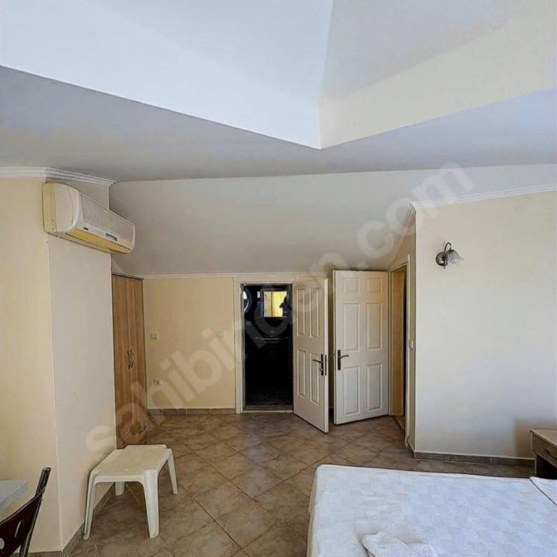 FURNISHED 3-BED TRIPLEX TOWNHOUSE IN YANIKLAR – A Site With Many Amenities