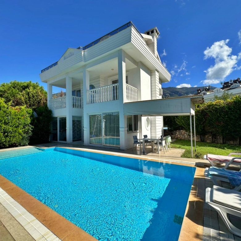MODERN 4-BED VILLA IN LOWER OVACIK – Furnished, Pool & Parking