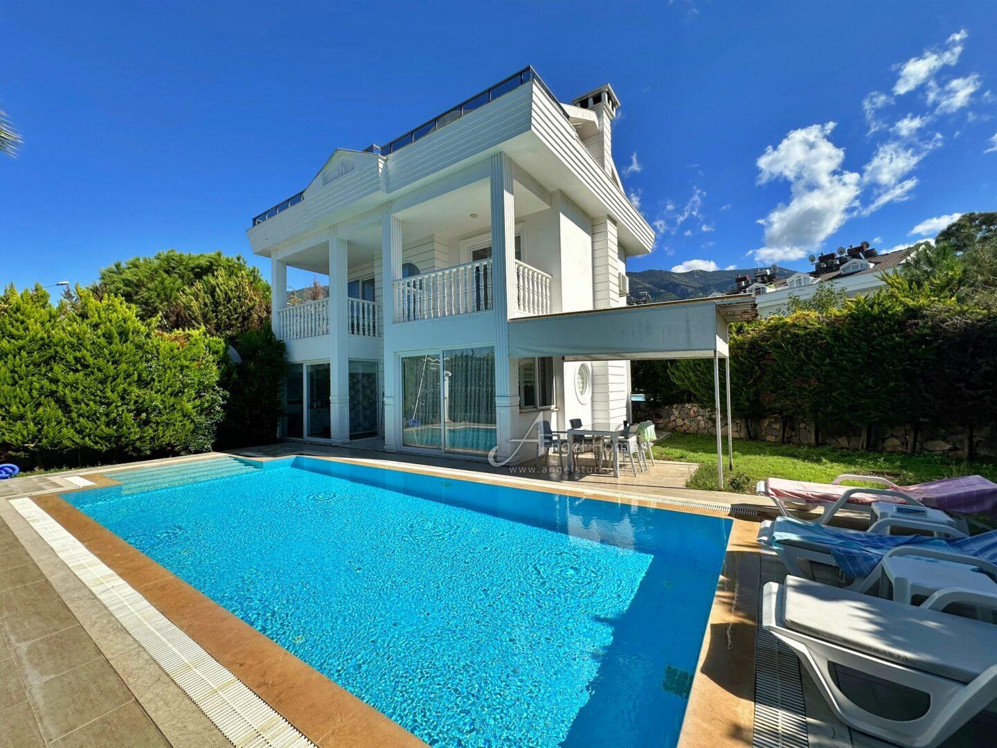 MODERN 4-BED VILLA IN LOWER OVACIK – Furnished, Pool & Parking