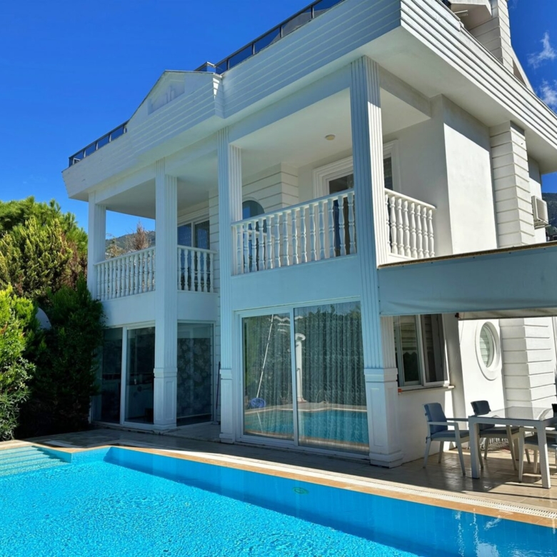 MODERN 4-BED VILLA IN LOWER OVACIK – Furnished, Pool & Parking