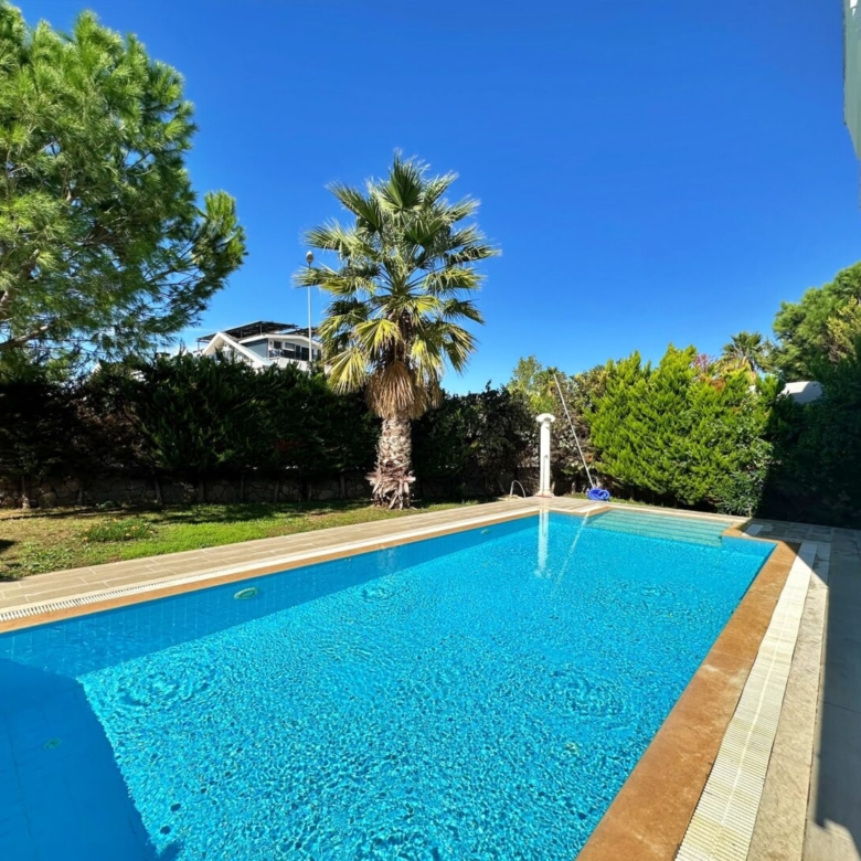 MODERN 4-BED VILLA IN LOWER OVACIK – Furnished, Pool & Parking
