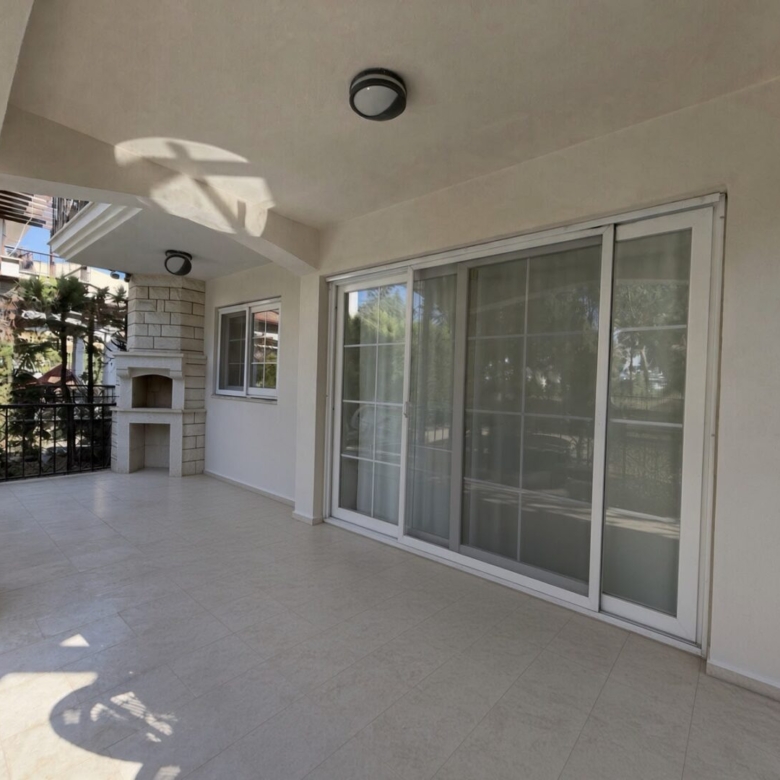 3-BED DETACHED VILLA IN CALIS – Private Pool & Garden
