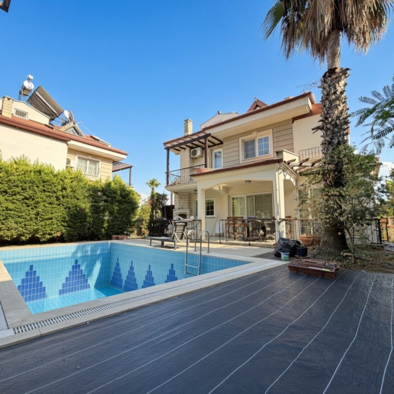 3-BED DETACHED VILLA IN CALIS – Private Pool & Garden