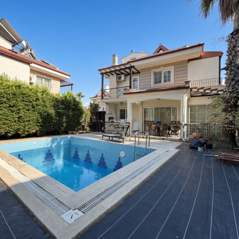 3-BED DETACHED VILLA IN CALIS – Private Pool & Garden