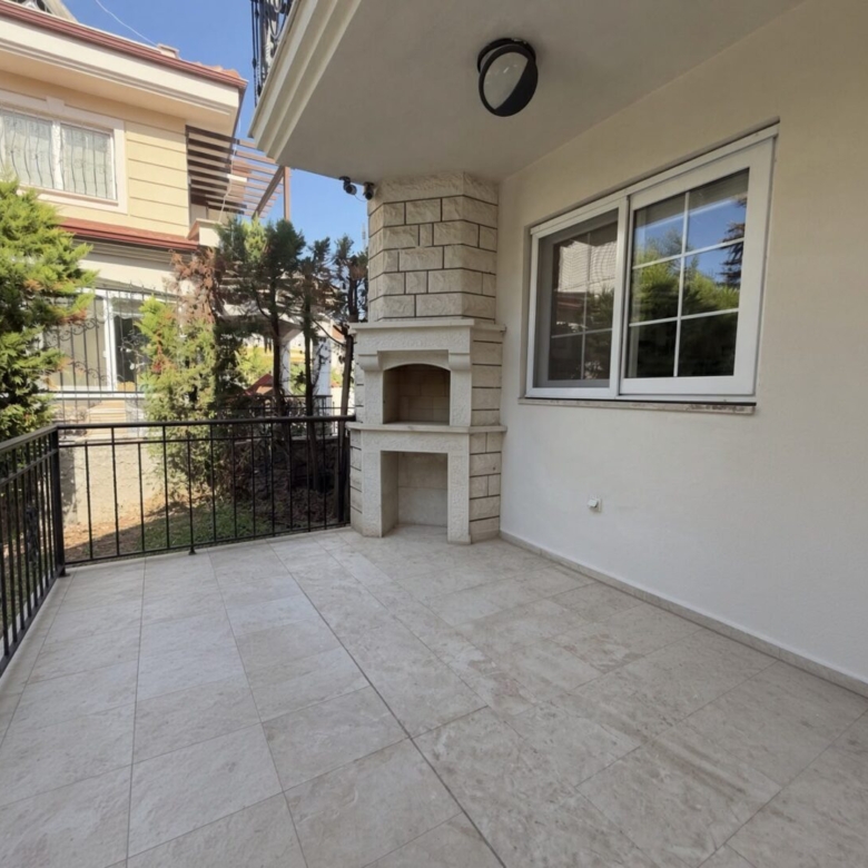 3-BED DETACHED VILLA IN CALIS – Private Pool & Garden