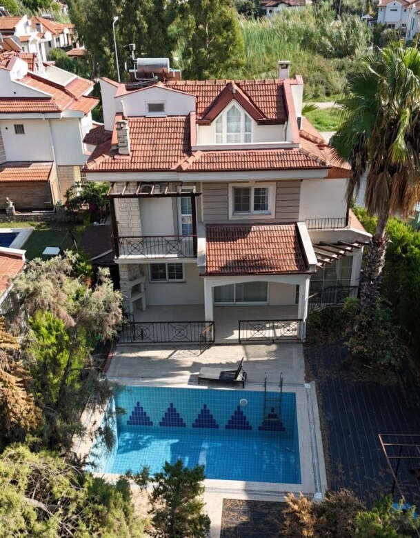 3-BED DETACHED VILLA IN CALIS – Private Pool & Garden