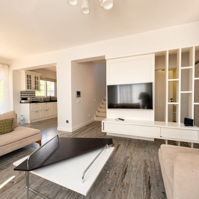 3-BED DETACHED VILLA IN CALIS – Private Pool & Garden