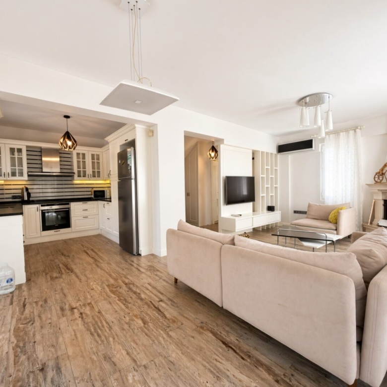 3-BED DETACHED VILLA IN CALIS – Private Pool & Garden