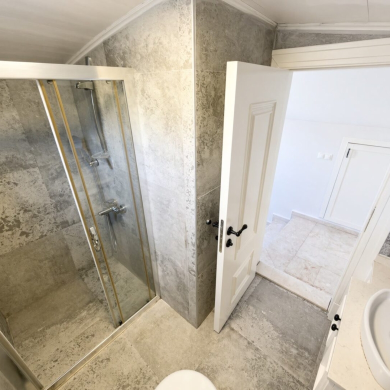 3-BED DETACHED VILLA IN CALIS – Private Pool & Garden