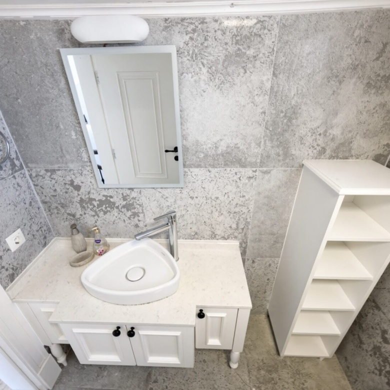 3-BED DETACHED VILLA IN CALIS – Private Pool & Garden
