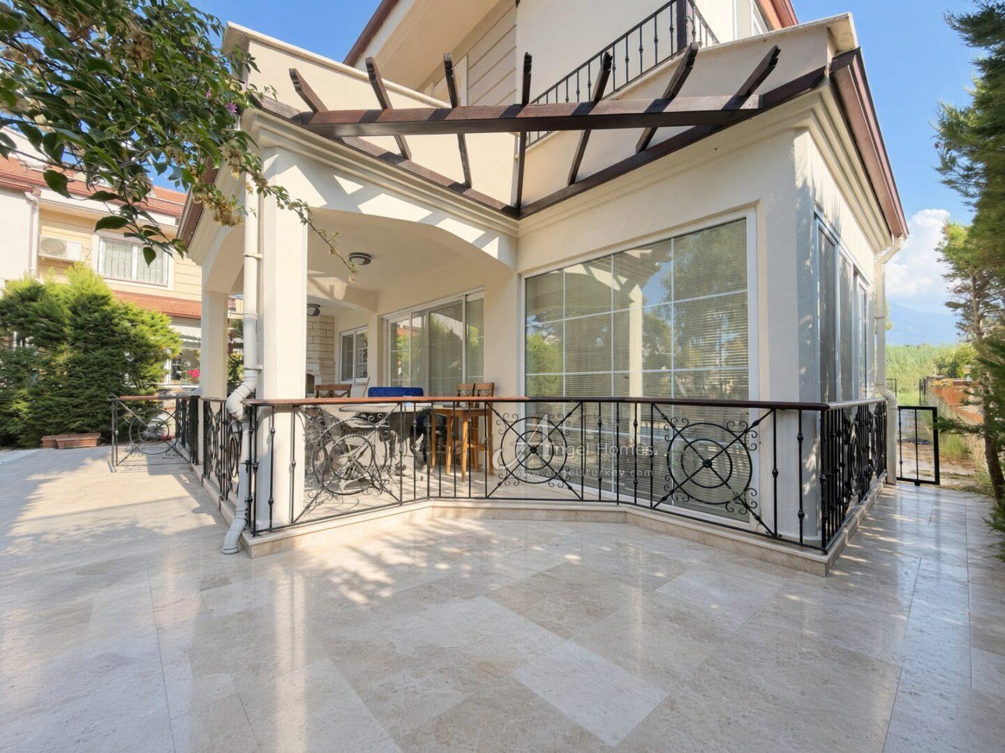 3-BED DETACHED VILLA IN CALIS – Private Pool & Garden