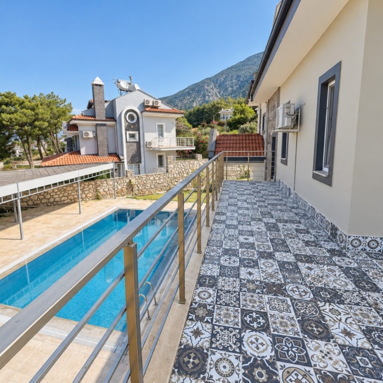 6-bed detached villa