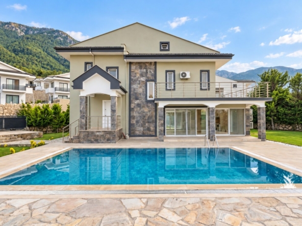 luxury 6-bed detached villa in Ovacik