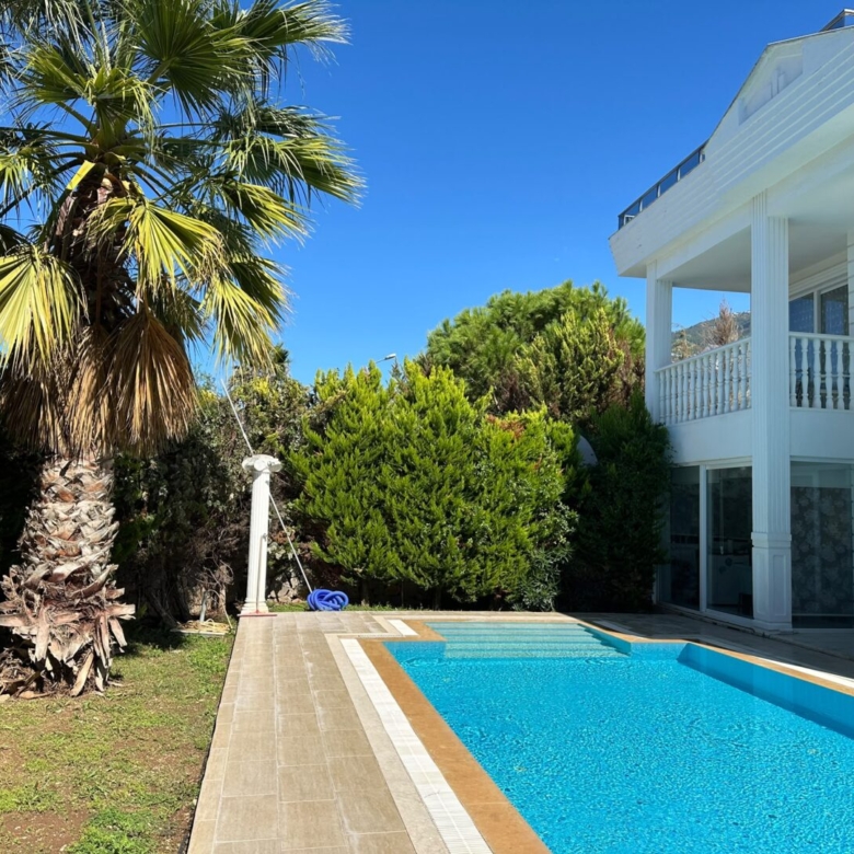 MODERN 4-BED VILLA IN LOWER OVACIK – Furnished, Pool & Parking