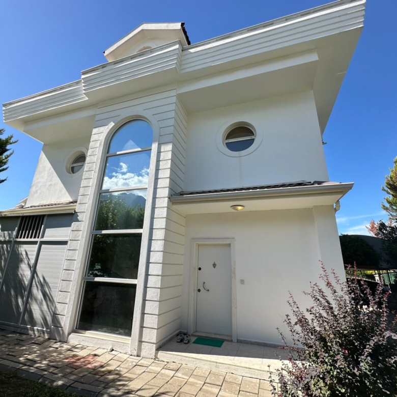 MODERN 4-BED VILLA IN LOWER OVACIK – Furnished, Pool & Parking