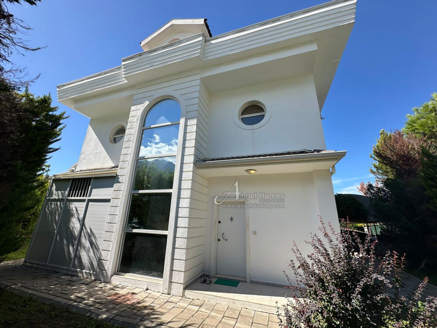 MODERN 4-BED VILLA IN LOWER OVACIK – Furnished, Pool & Parking