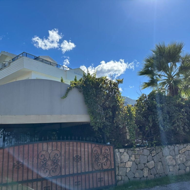 MODERN 4-BED VILLA IN LOWER OVACIK – Furnished, Pool & Parking