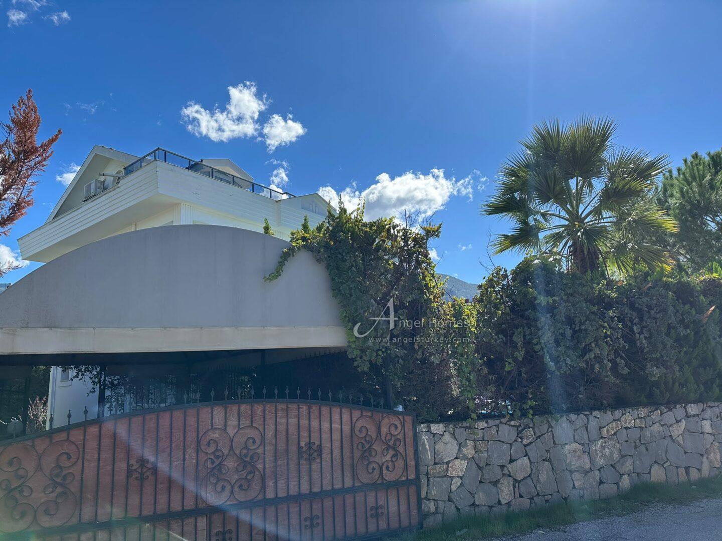 MODERN 4-BED VILLA IN LOWER OVACIK – Furnished, Pool & Parking