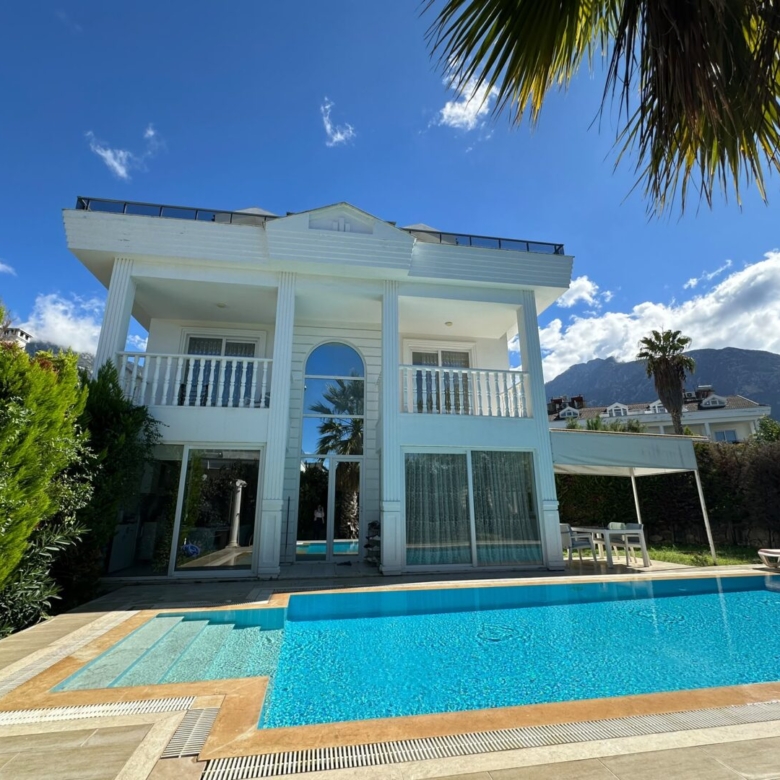 MODERN 4-BED VILLA IN LOWER OVACIK – Furnished, Pool & Parking